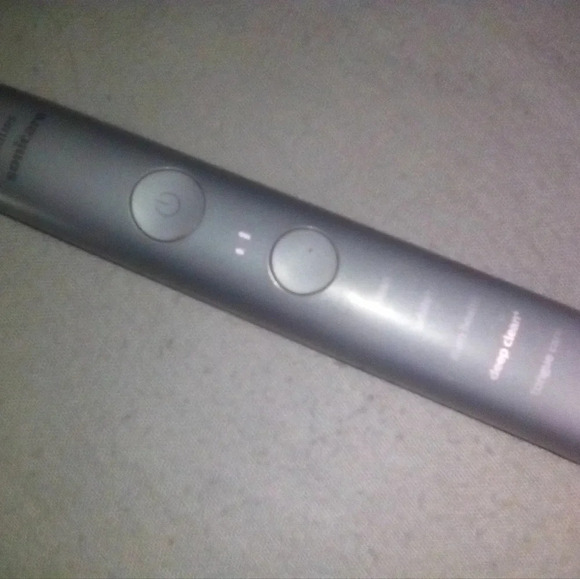Phillips sonicare toothbrush - Picture 3 of 7